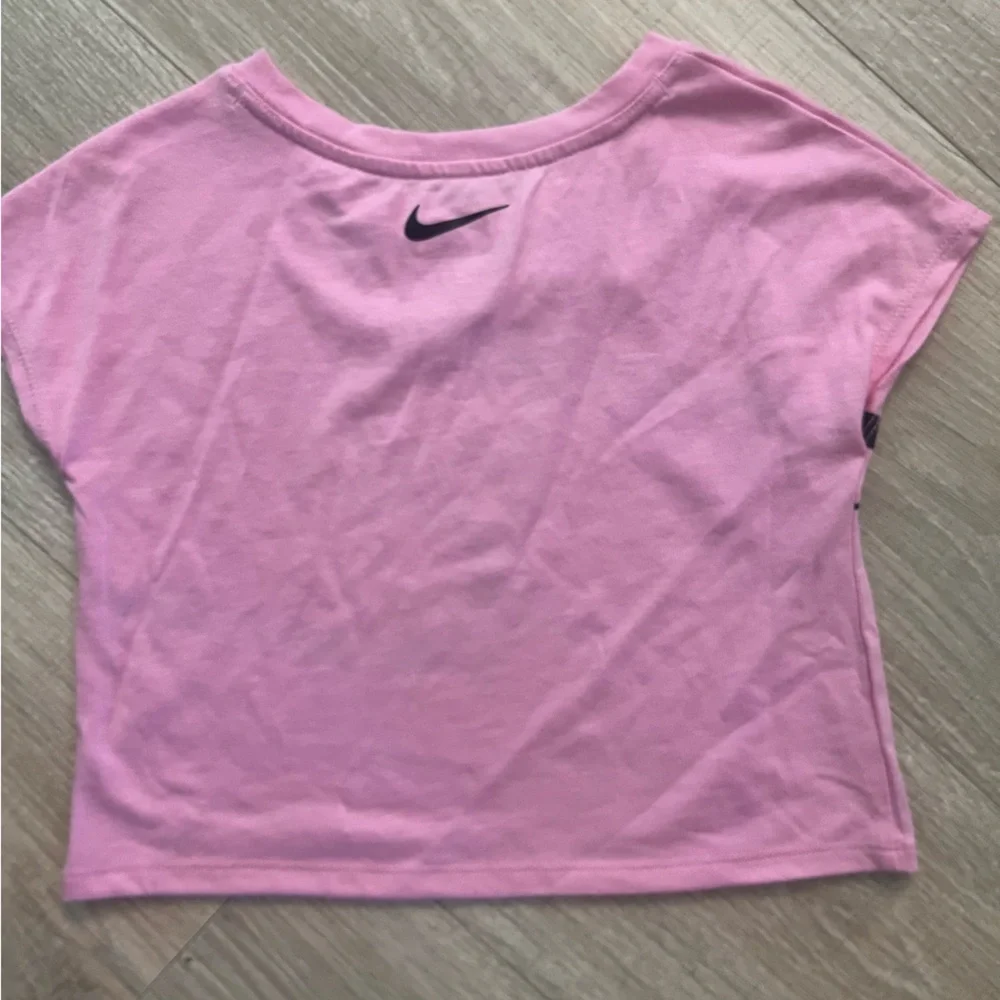 Nike Crop Top Tee Shirt XS 3/4